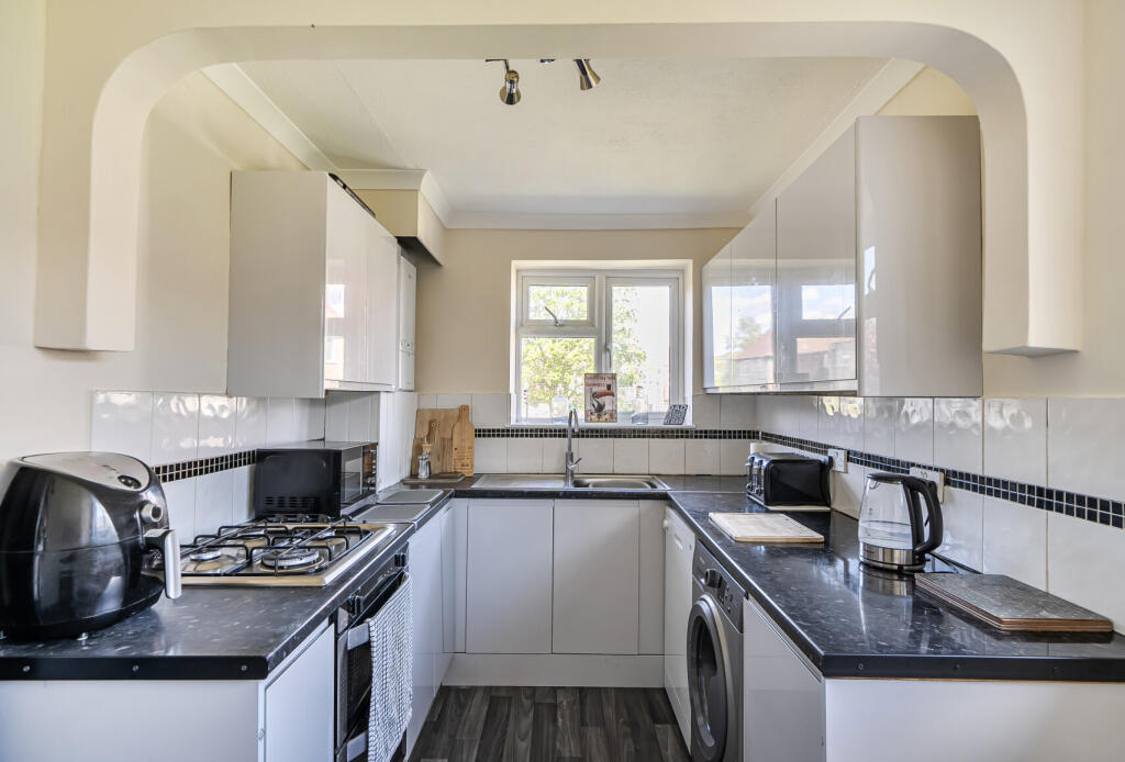 Apartment in Sutton - More