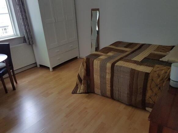 Upstairs HMO Room B of 4
