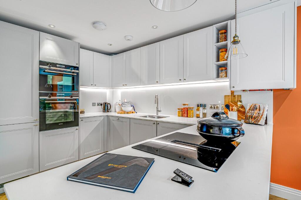Brookworth Homes - Valewood House, The Vale, Burgess Hill, West Sussex, RH15 photo 3