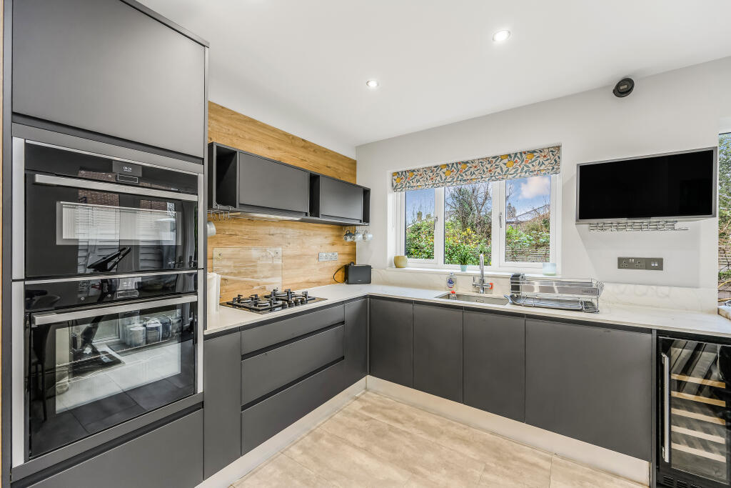 Apartment in London - View 5