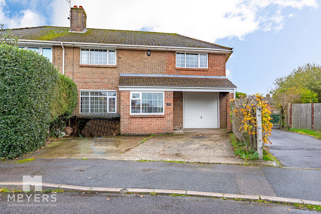 Cavan Crescent, Poole, BH17 7 photo 3