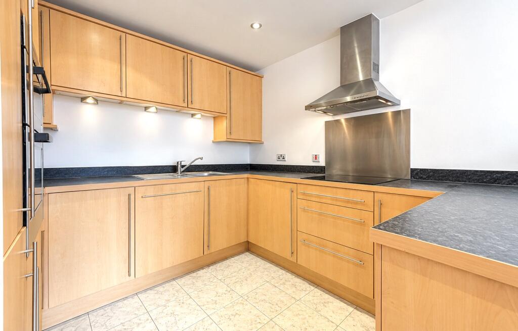 Apartment in Southampton, Ocean Village - View 4