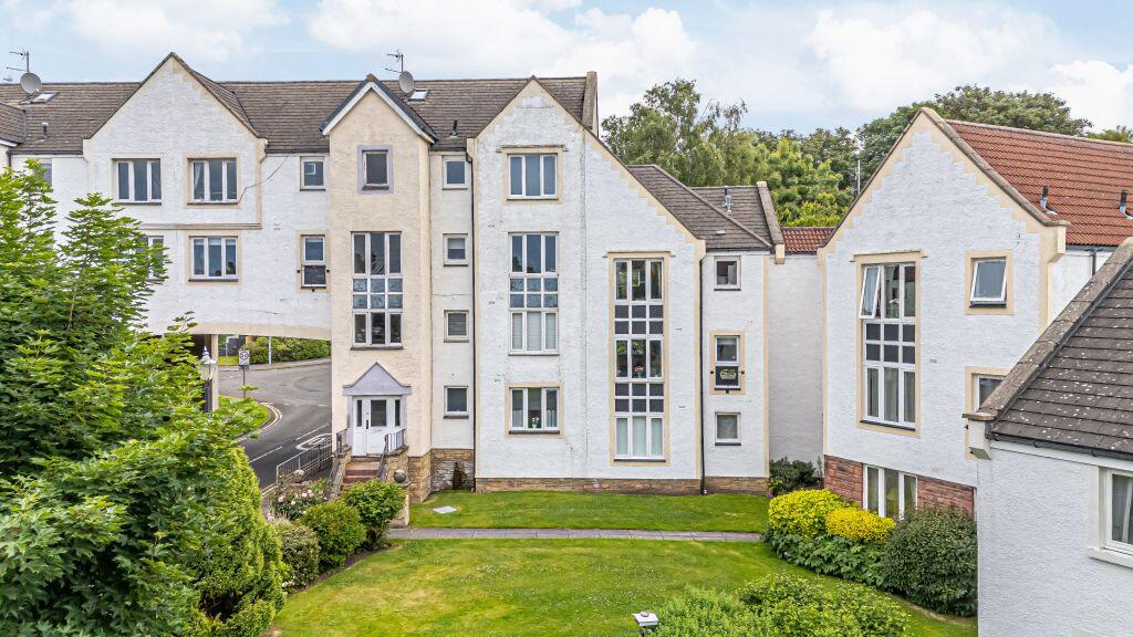 Main image of property: 15 Harbour Place, Dalgety Bay, KY11 9GD