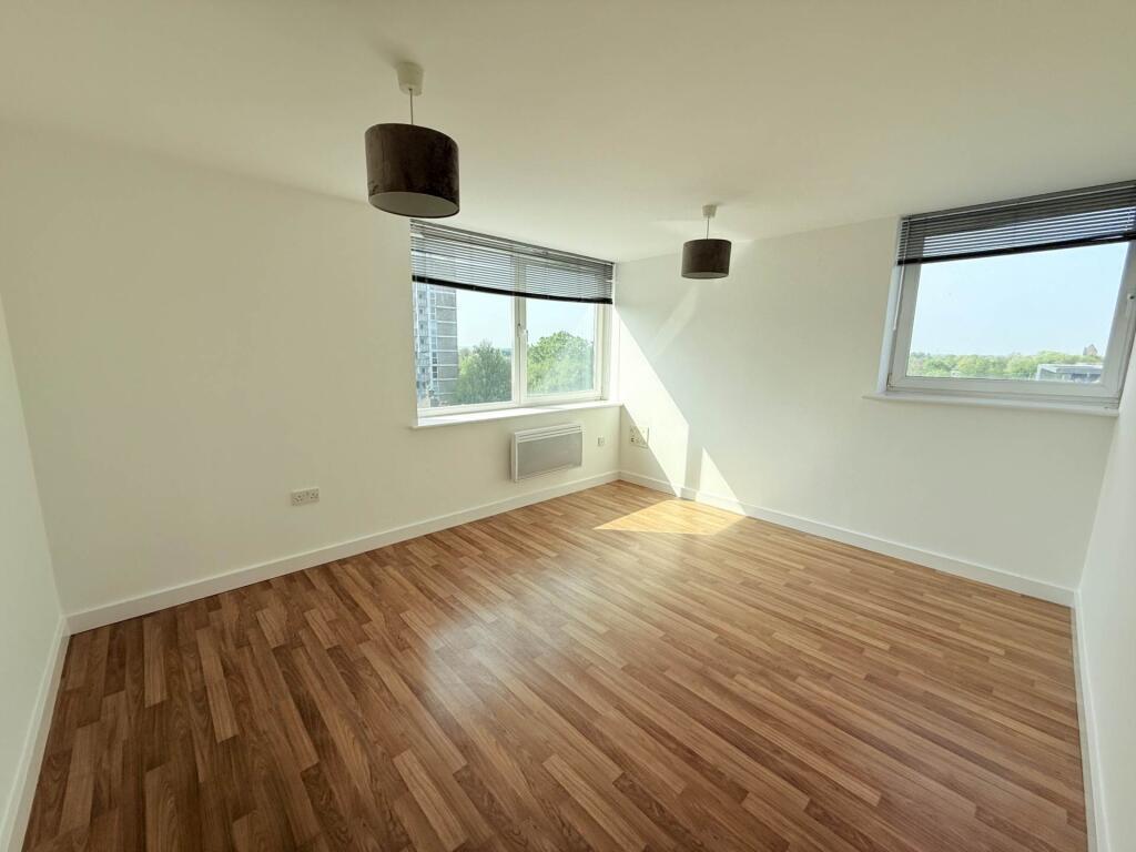 Apartment in Knowsley, Kirkby - View 2