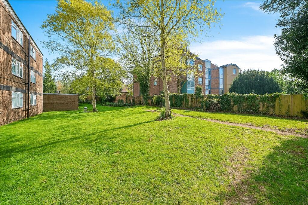 Apartment in London, London Borough of Bromley - More