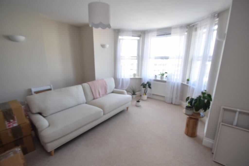 Apartment in Eastbourne, East Sussex - View 4