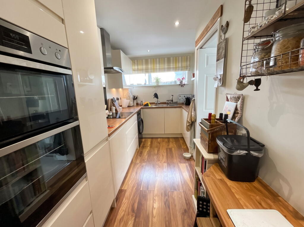 Apartment in Dudley, West Midlands - View 3