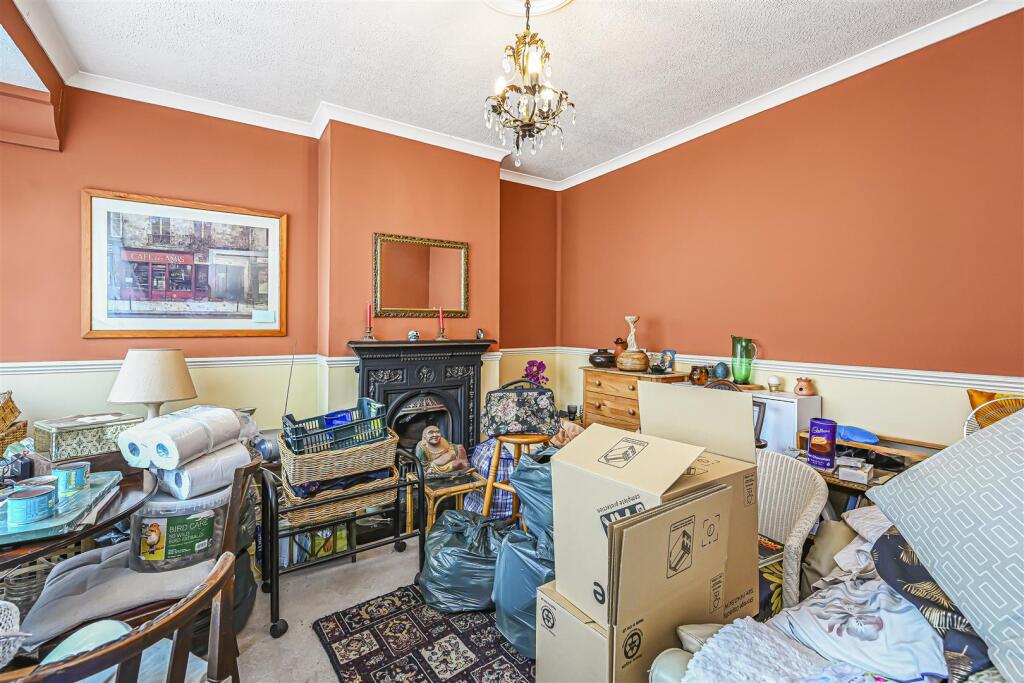 House in London, Chapel End, Highams Park - View 5