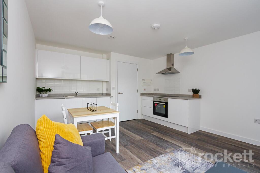 Apartment in Newcastle-under-Lyme, Staffordshire - More