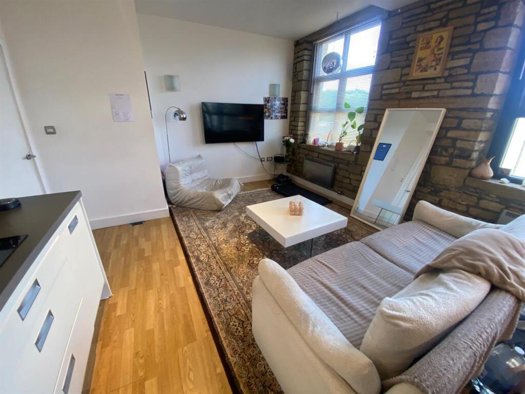 5 Firth Street, Huddersfield photo 4