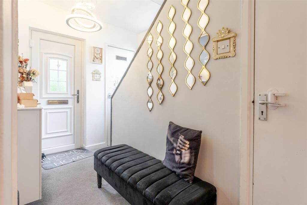 Family home with potential located in convenient area close to amenities in Worle photo 4