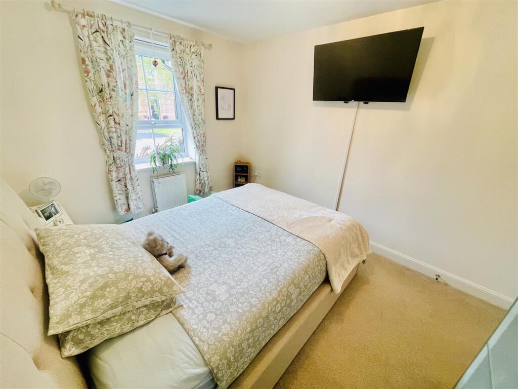 Jubilee Crescent, Winnington Village, Northwich photo 4