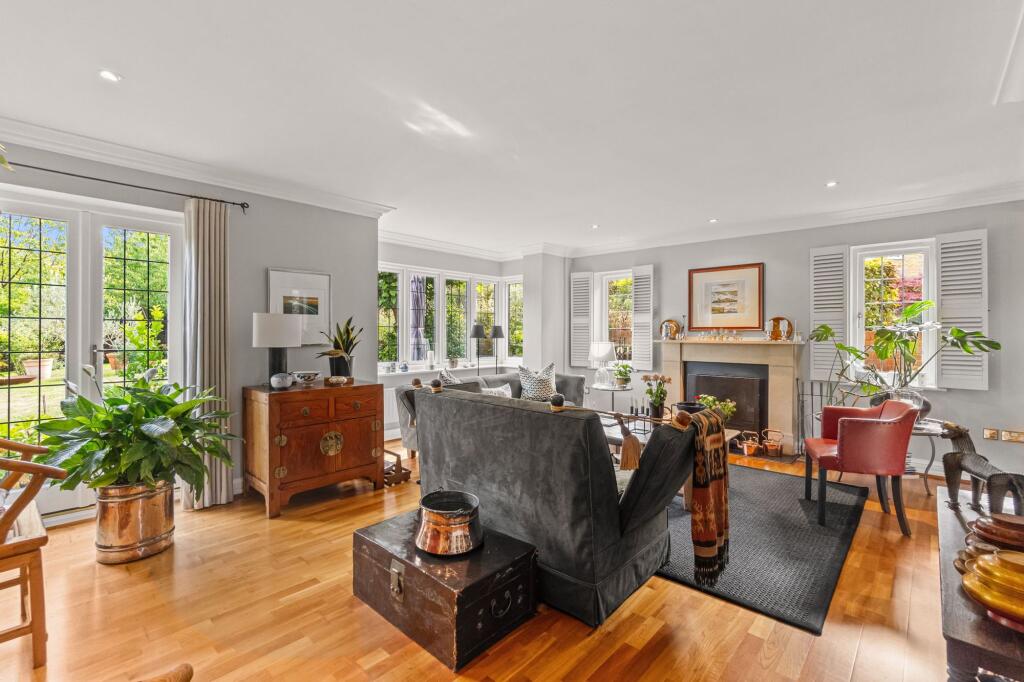House in Kingston upon Thames - More