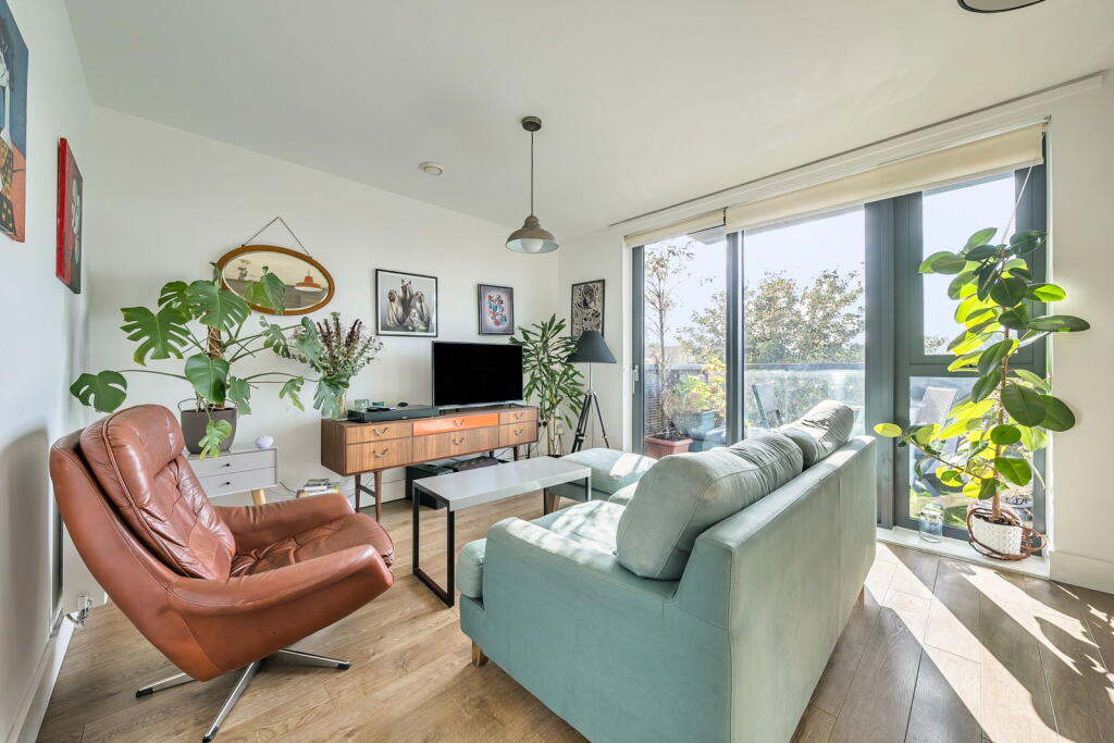 Main image of property: Hebrides Court, London, E1