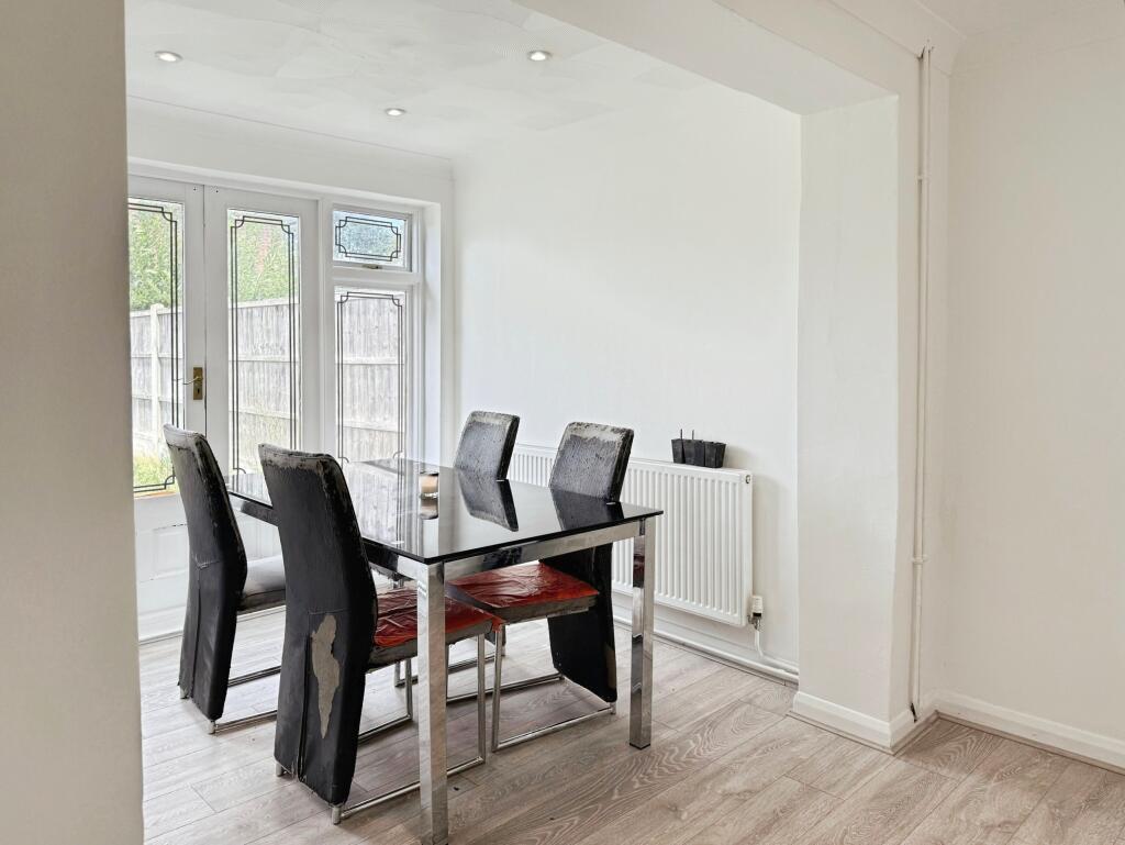 House in Romford - More