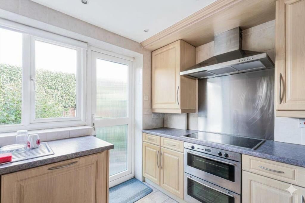 Apartment in Barnet, Cockfosters - View 4