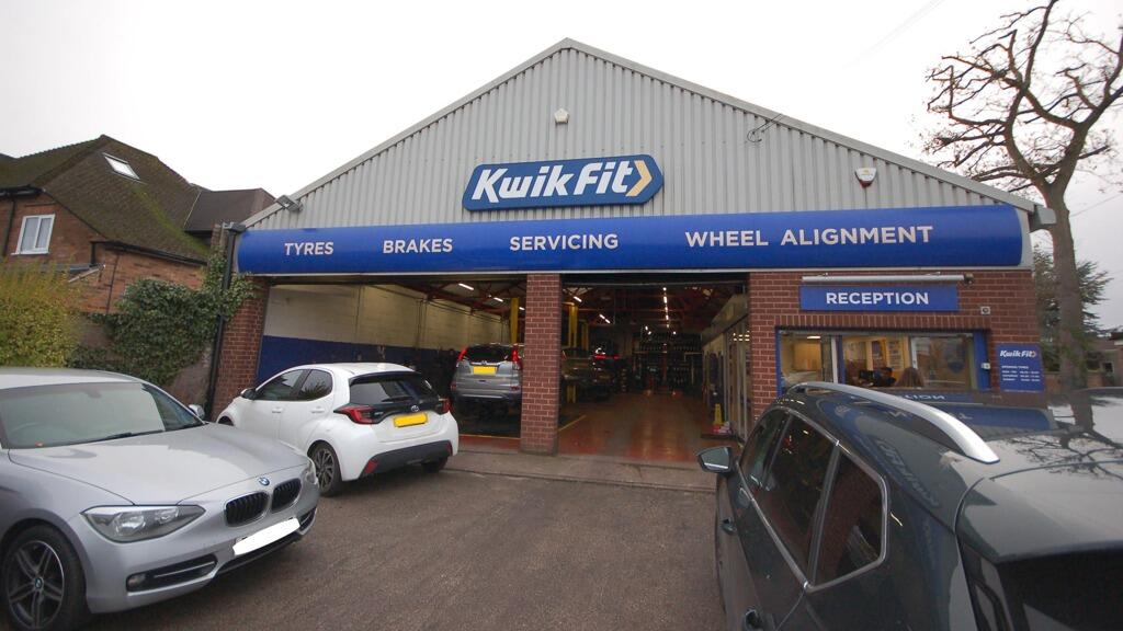 Main image of property: 568 Stratford Road, Shirley, Solihull, West Midlands, B90 4AY