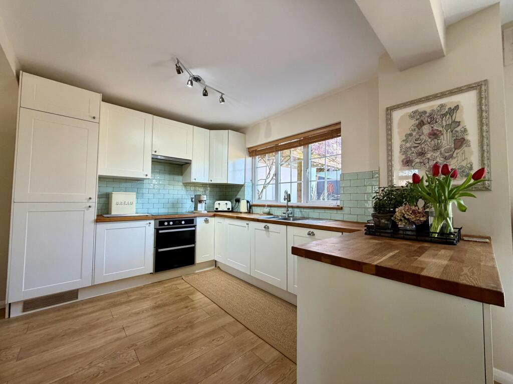 Main image of property: Lisle Gardens, Bishops Tachbrook