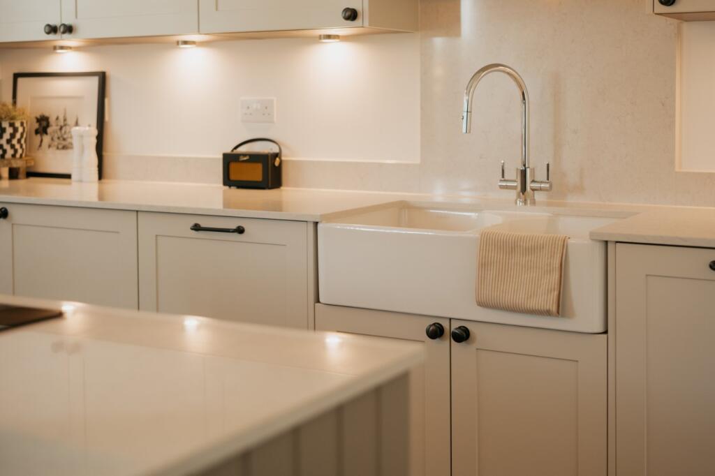 House in Hart, Hillside, Odiham - View 5