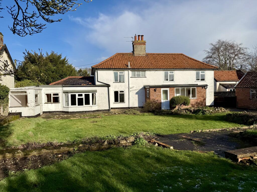 3-bed detached on The Lilacs, Mill Road, Hempnall, Norwich, Norfolk NR15 2LP, £275,000