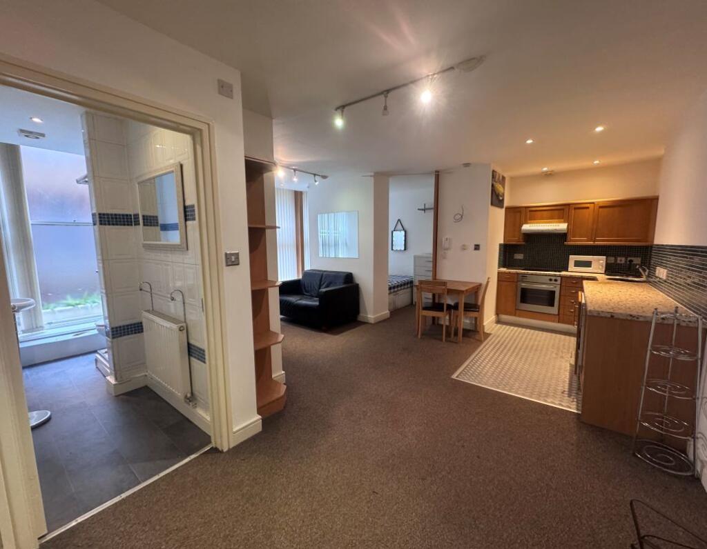 Apartment in Liverpool - More