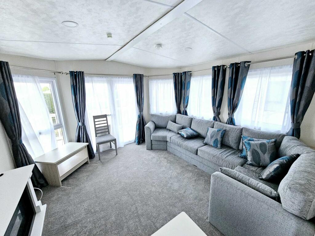 Lodge 3 at Scalby Close Park, Burniston Road, Scarborough, North Yorkshire photo 2