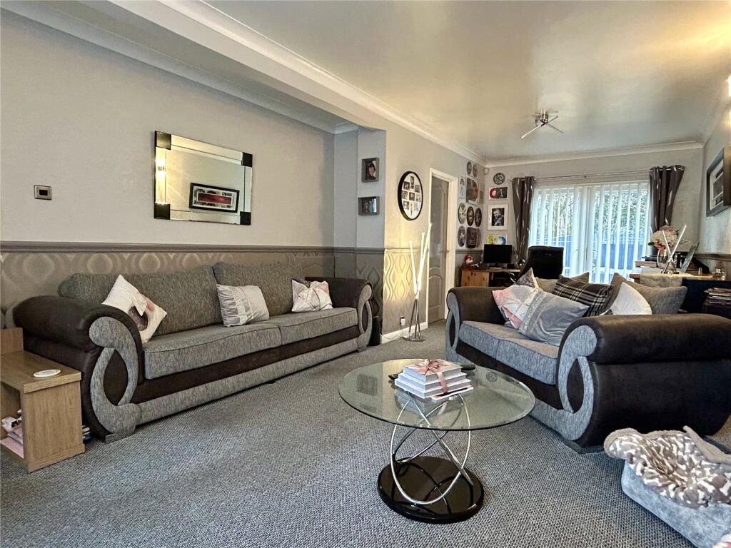 Edgeware Road, Chadderton, Oldham, Greater Manchester, OL9 photo 2