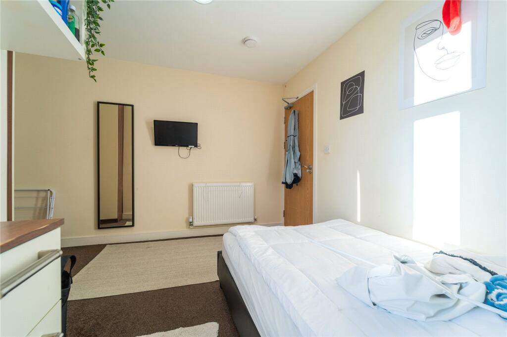 6 bedroom house for rent