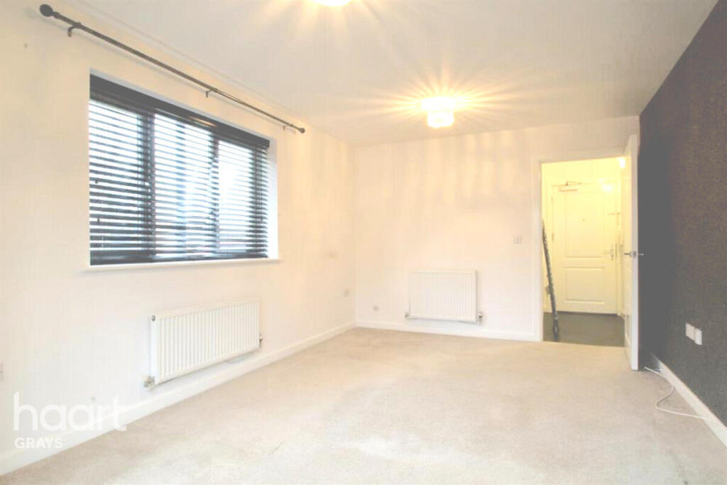 Apartment in Romford - View 4