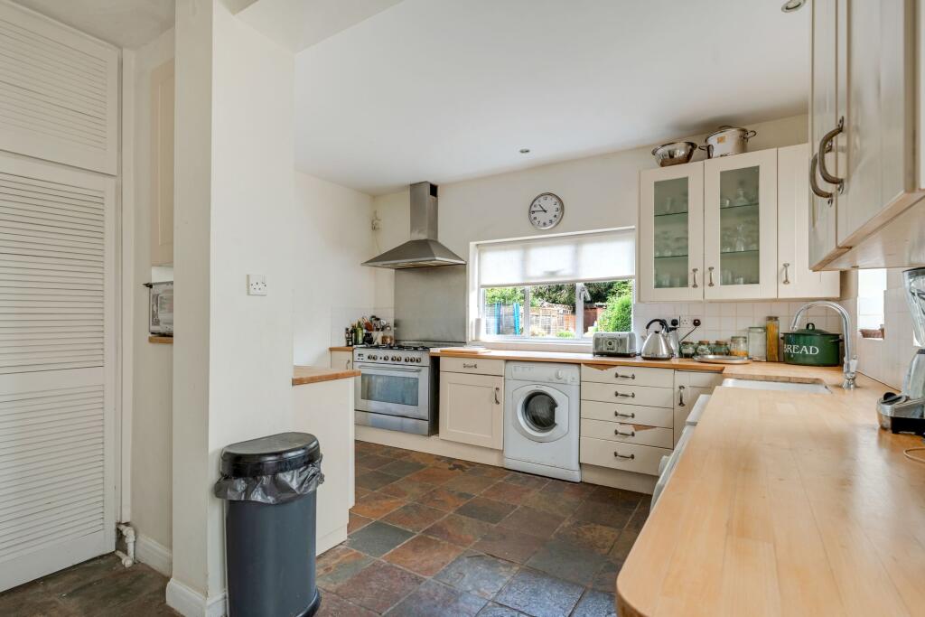 House in Sutton - View 4