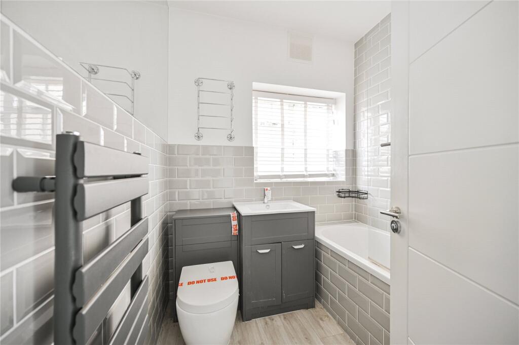 Tollington Court, Tollington Park, London, N4 - View 6