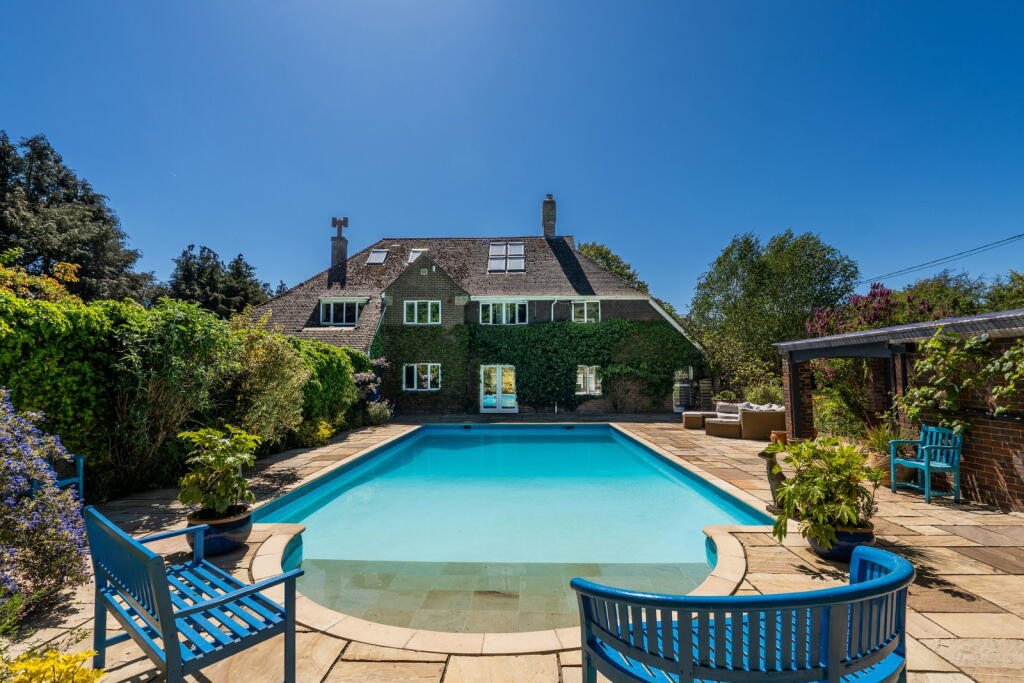 Main image of property: Stoke Charity Road,Kings Worthy,Winchester,SO21 2RP