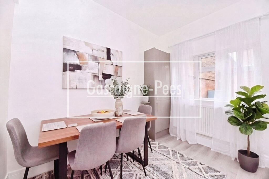 House in Walton-on-Thames, Surrey - View 4