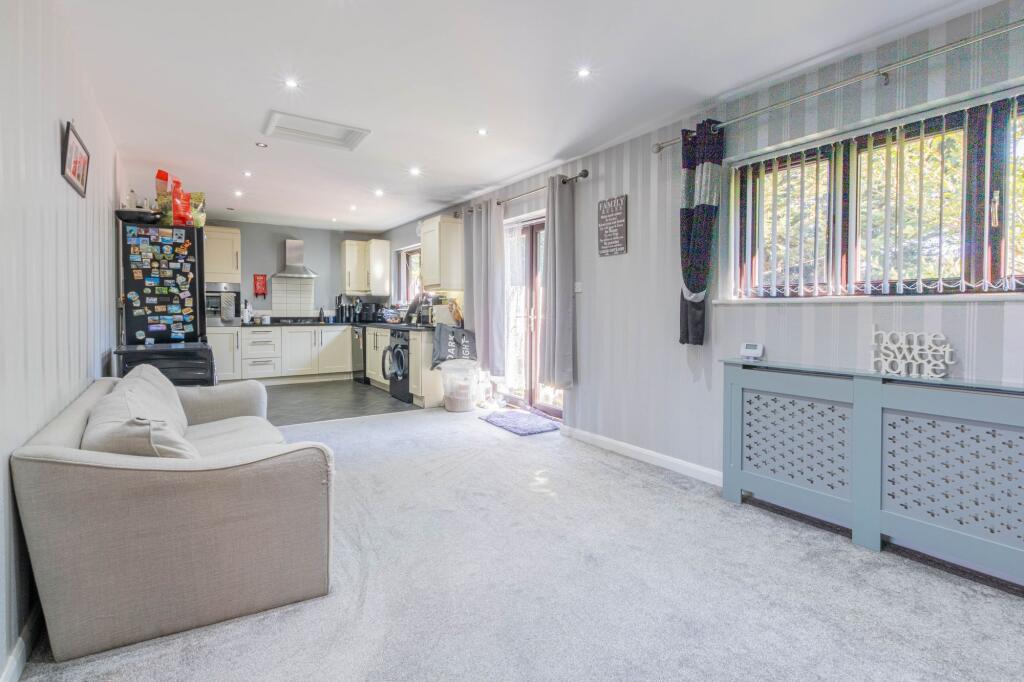 House in Burnham-On-Crouch, Stoneyhills - View 4