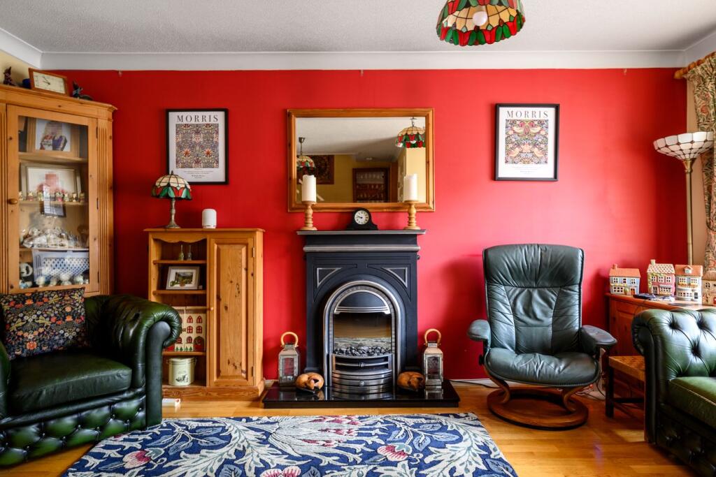 House in Kingston upon Thames - More