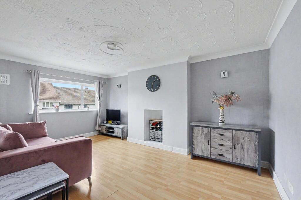 Apartment in Chatham, Medway - View 2