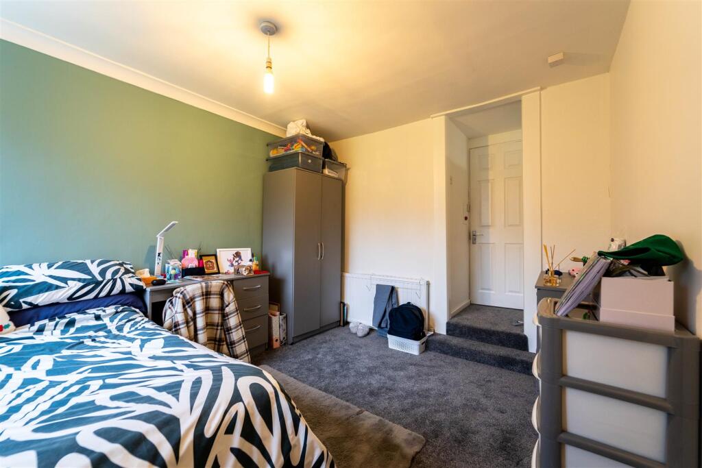 5 bedroom house for rent
