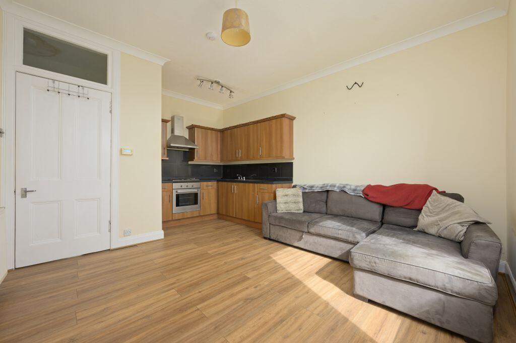 Apartment in Dunfermline, Fife - More