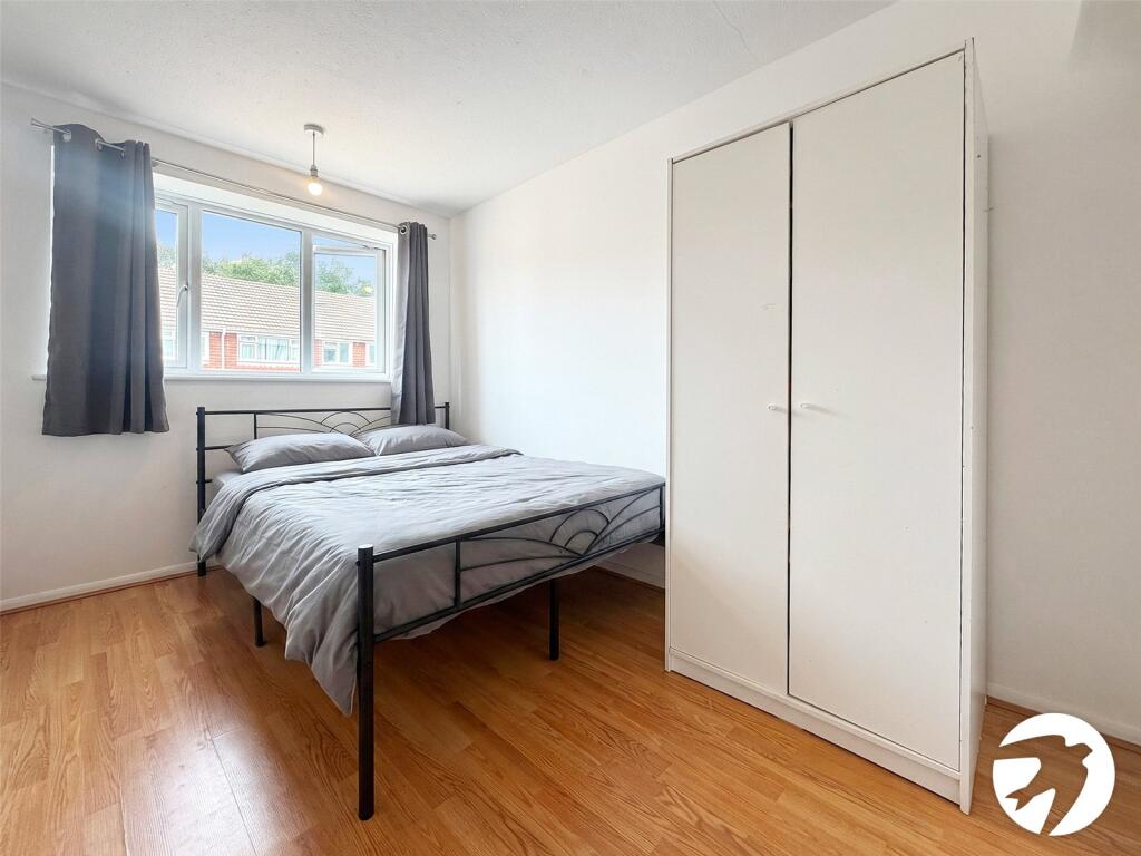 House in Sittingbourne, Grove Park, Chalkwell - More