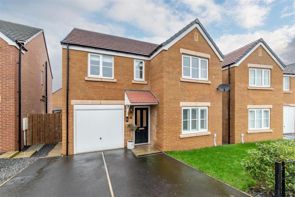 4-bed detached on Augusta Park Way, Dinnington, Newcastle Upon Tyne, NE13, £325,000