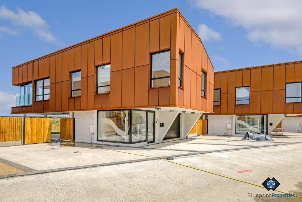 Main image of property: Kingsmans Point, Hullbridge, SS5
