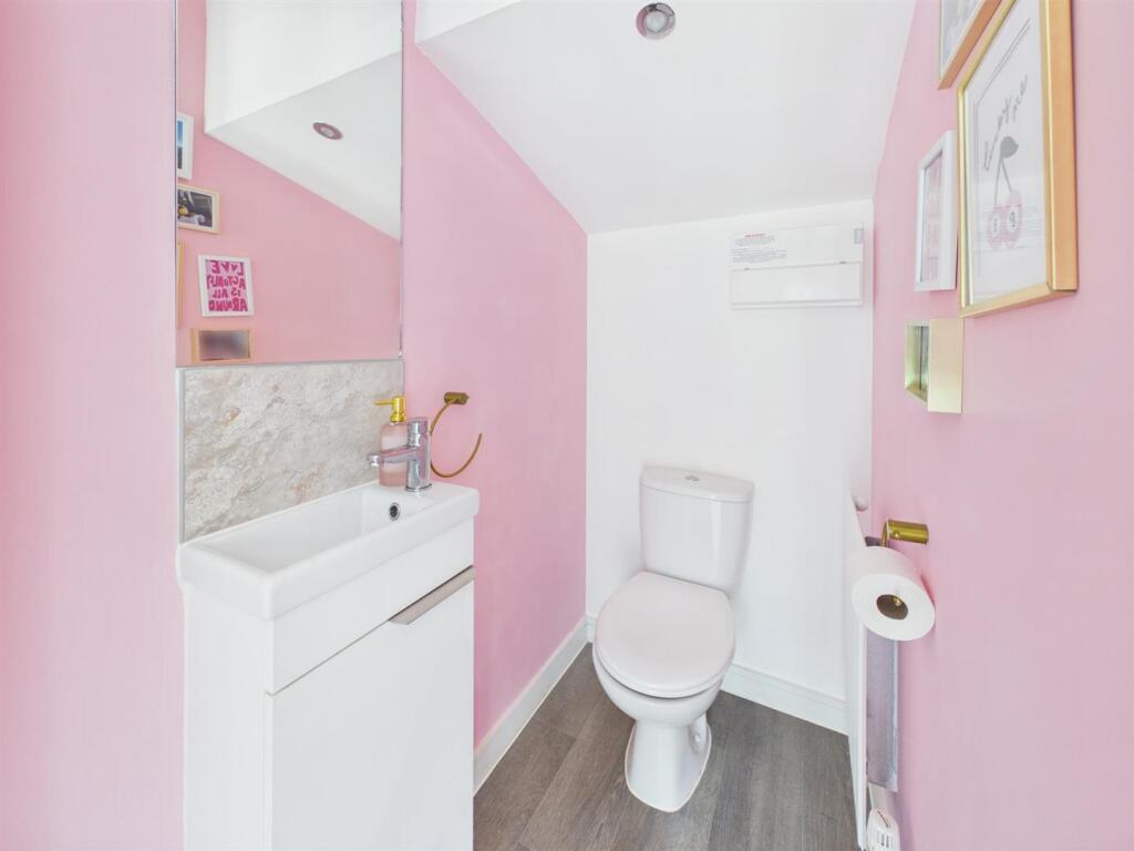 House in Tewkesbury, Gloucester Business Park, Brockworth - More