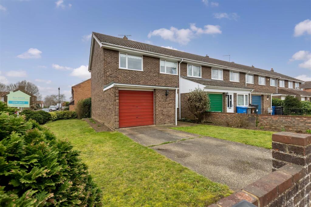 3-bed terraced on Chamberlin Close, Norwich, £250,000