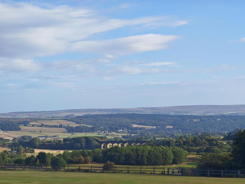 Foster Park Road, Denholme, Bradford, photo 2