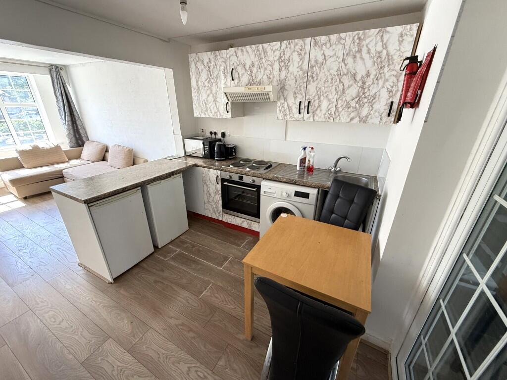 Mandeville Road, Northolt, Middlesex, UB5 5BL - View 5