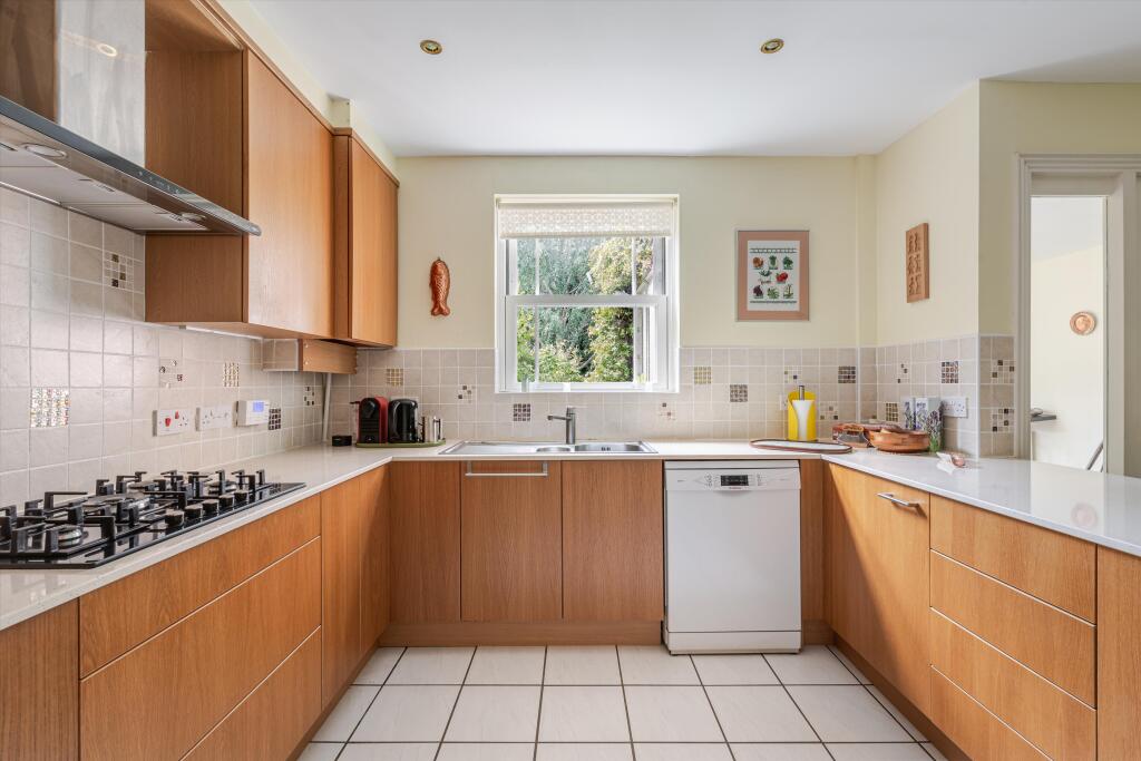 House in Guildford - View 4