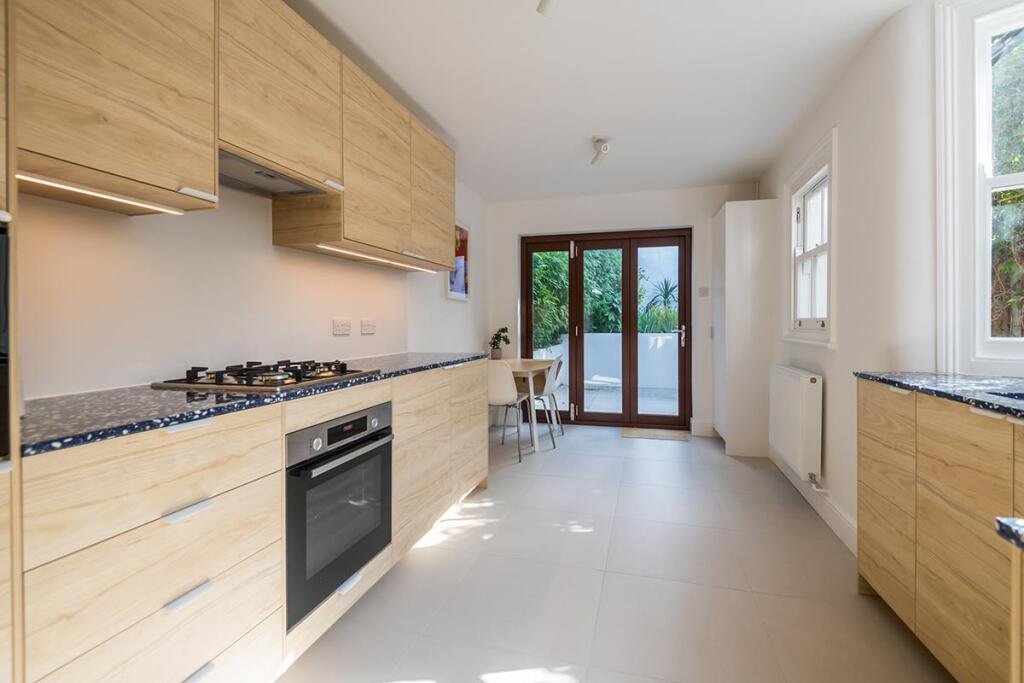 House in London, Bellenden - View 3