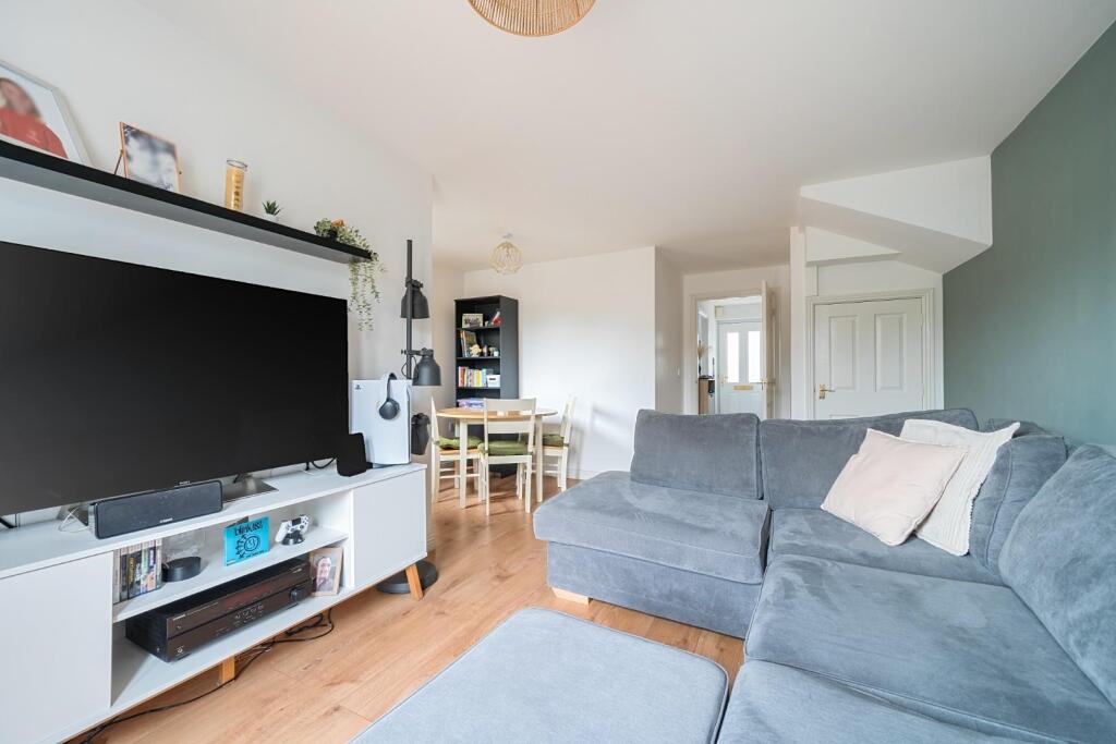 Castle Stream Court, Dursley photo 4
