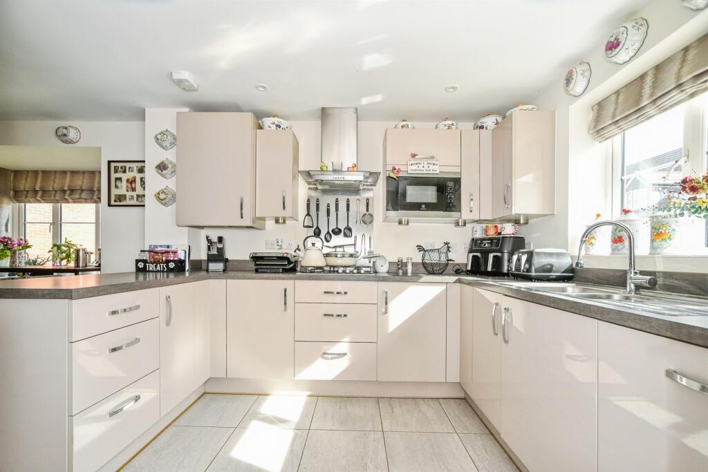House in Vale of White Horse, Watchfield - View 5