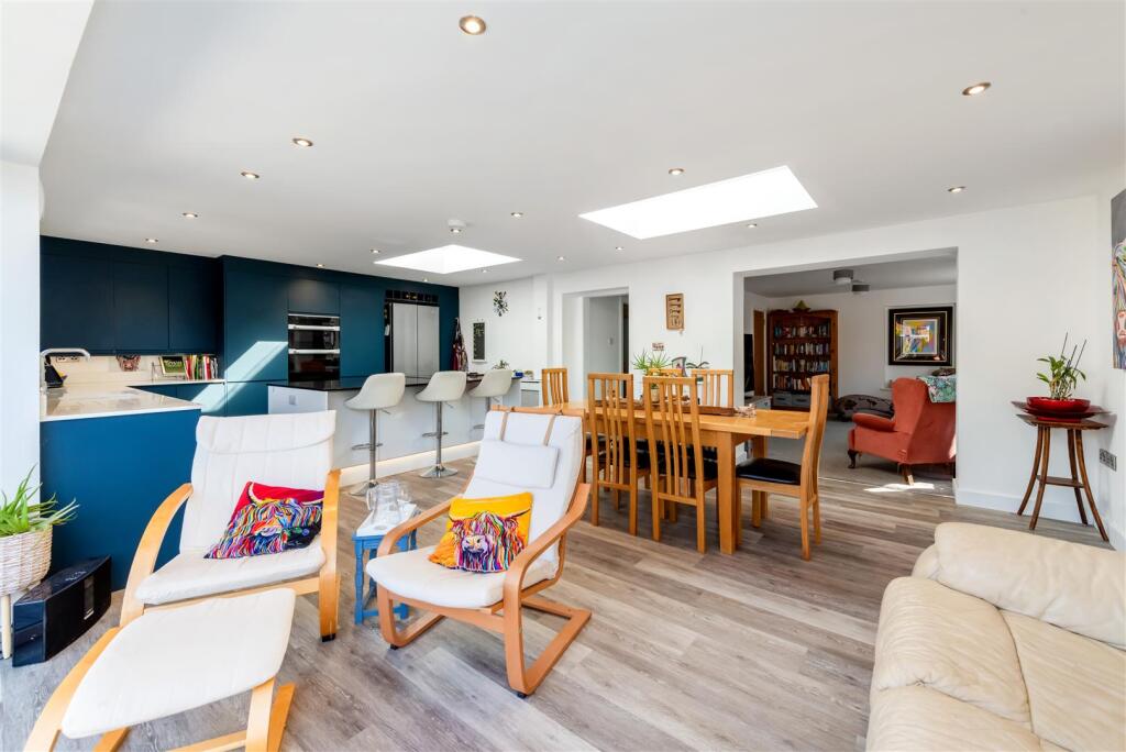 House in Clanfield - View 2
